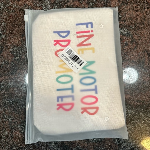 NWT Fine Motor Promotor pencil case/pouch/cosmetic case - Picture 4 of 4